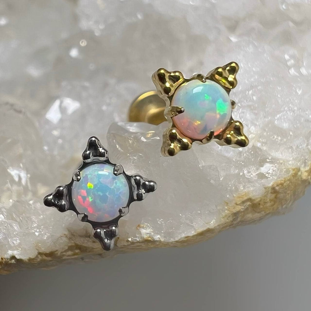 Kolczyk labret do piercingu – srebrny z opalem