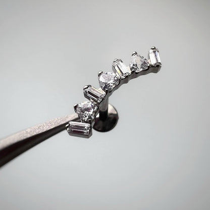 Tytanowy kolczyk labret z cyrkoniami Srebrny