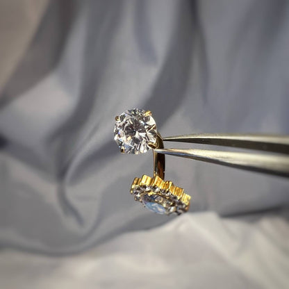 Tytanowy złoty kolczyk do pępka w kształcie kwiatka z cyrkoniami