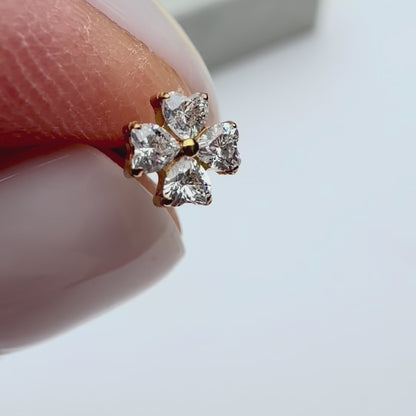 Labret  do piercinga  ucha - kwiat z cyrkoniami złoty