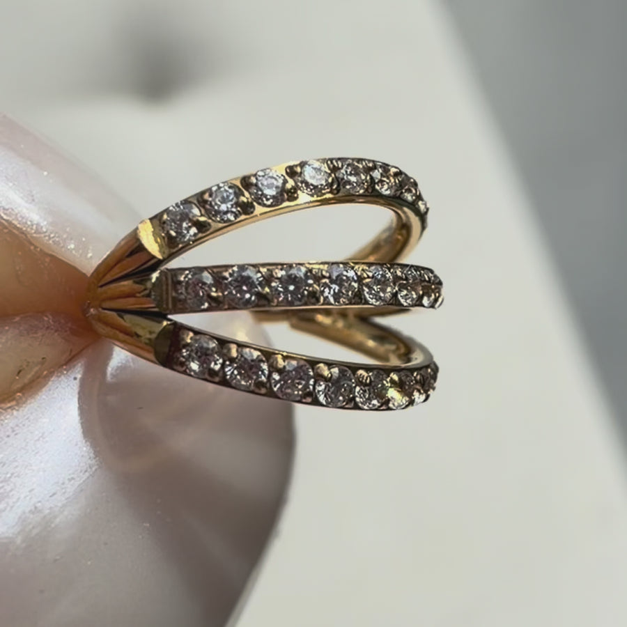 TYTANOWY POTRÓJNY CLICKER DO PIERCINGU UCHA Z CYRKONIAMI – ZŁOTY